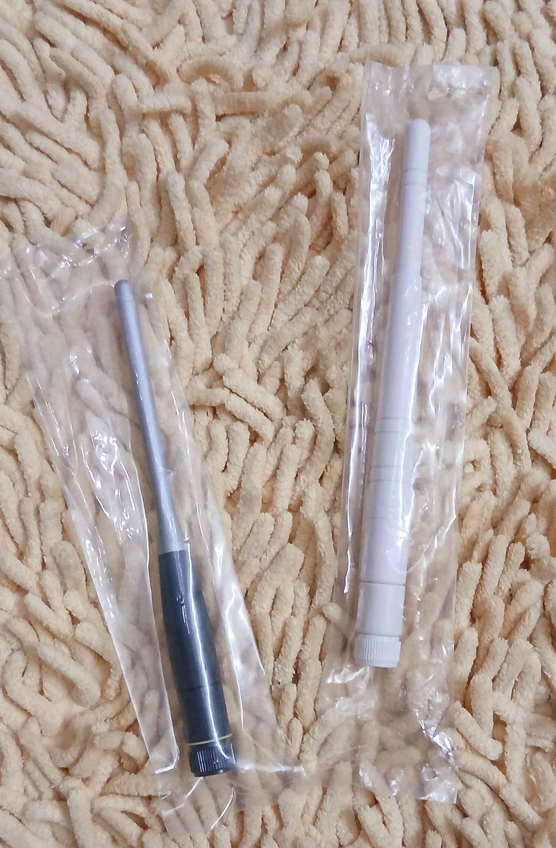 آنتن جفت "دوتایی" مخصوص ردیاب و شعاع زن موجود در سایت