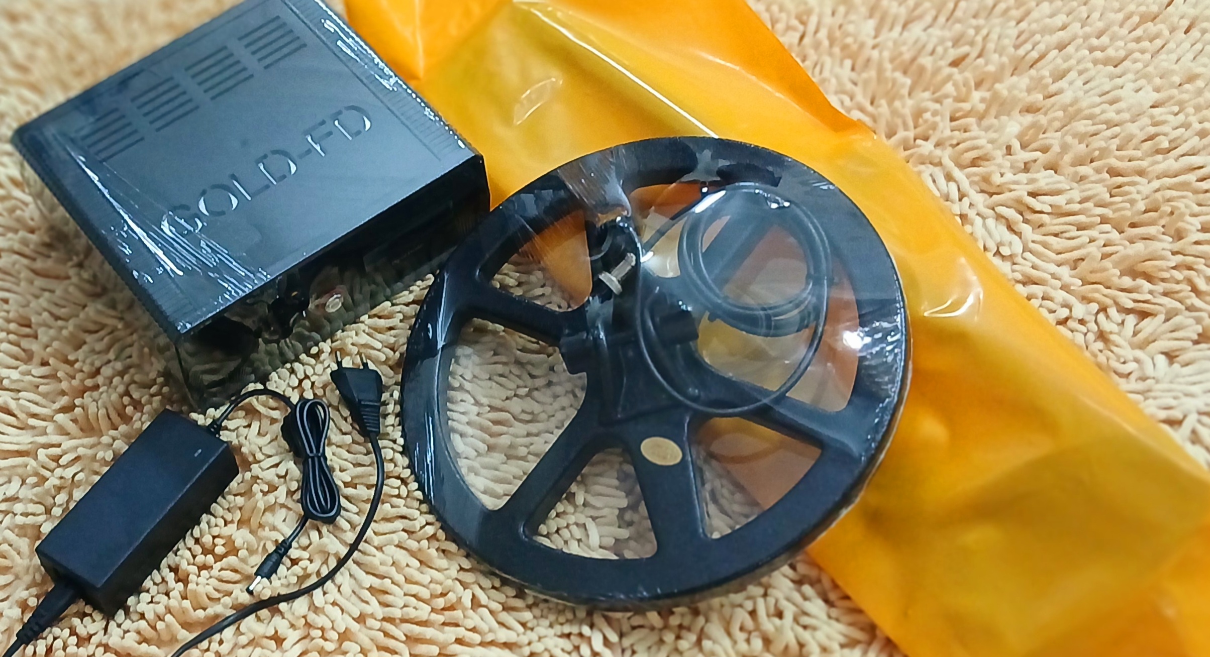 فلزیاب فوق حرفه ای تفکیک دار "عمق زنی تا ۱ و نیم متر" همراه با یک لوپ